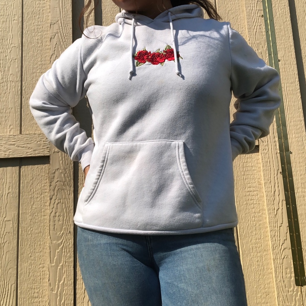 White Hoodie With Red Roses - Picture 1 of 6